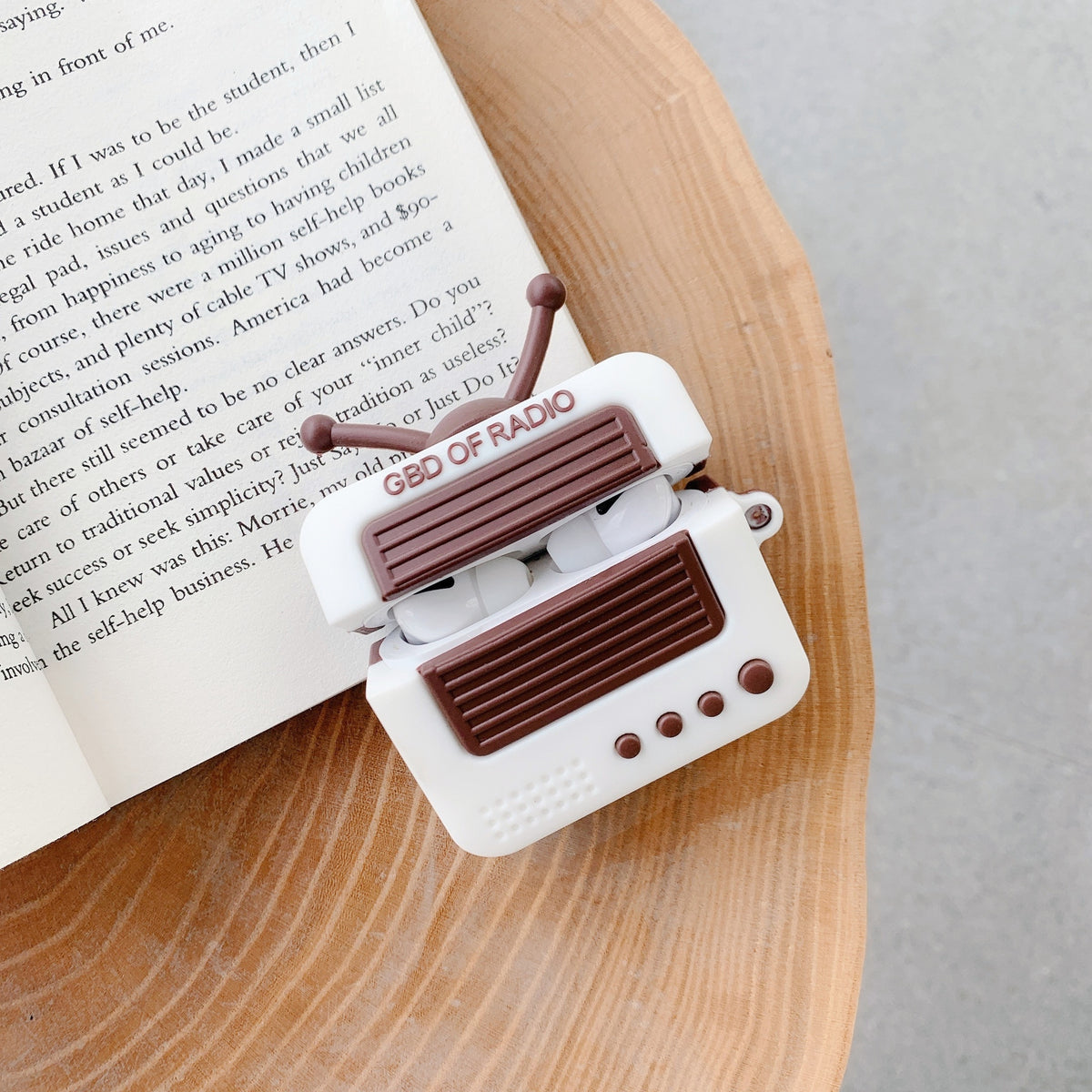 Old-school Radio Airpods Case Cover